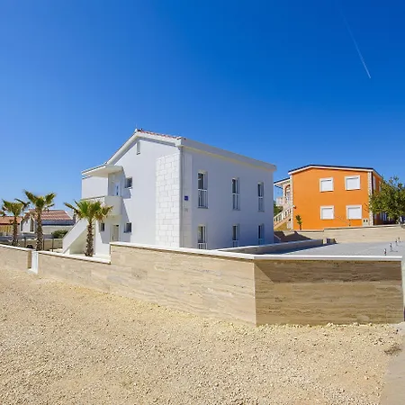 V Apartman Vir