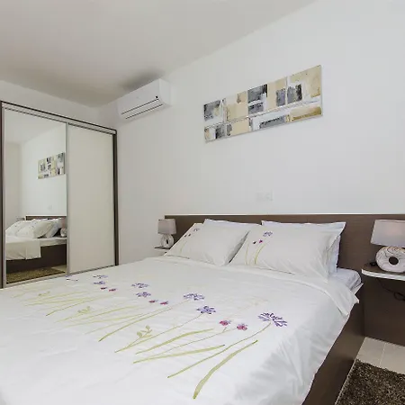 V Apartman Vir