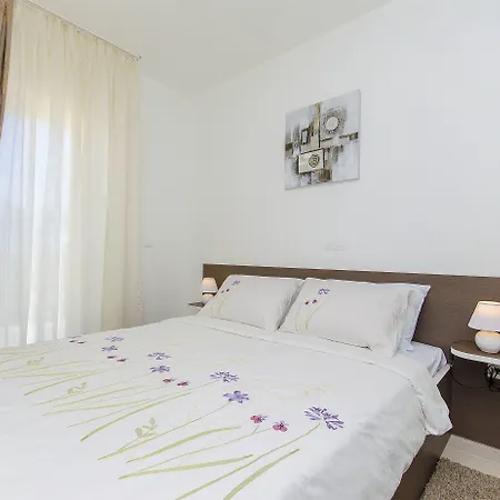 V Apartman Vir
