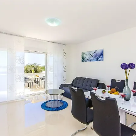 V Apartman *