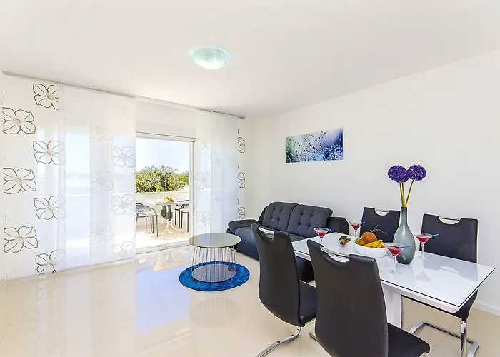 V Διαμέρισμα *