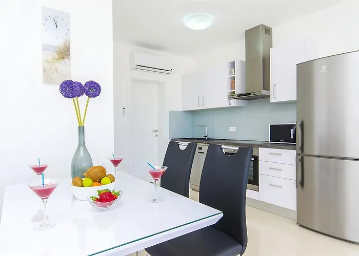 Apartman V *