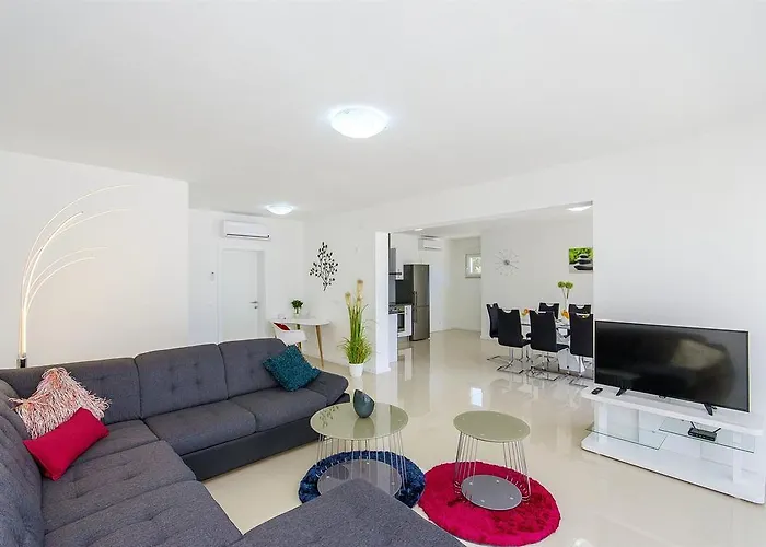 Διαμέρισμα V *