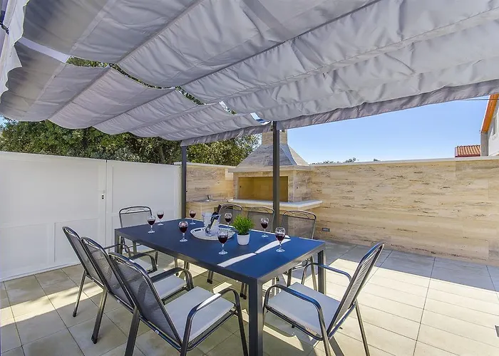 Διαμέρισμα V *